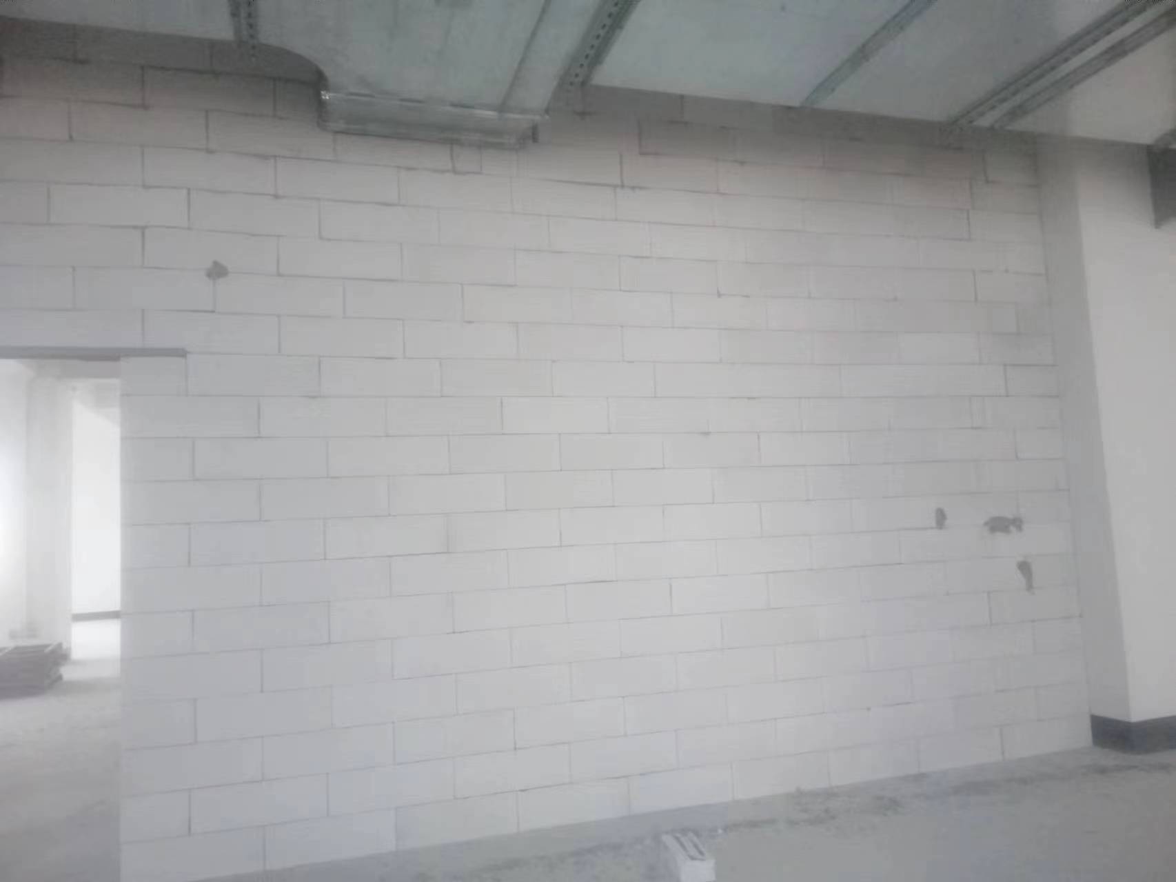 加气块隔墙施工场景